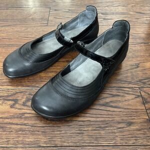 Naot Kirei Mary Jane Comfort Shoes Gray Suede Patent Leather Strap Sz 41 Wedge